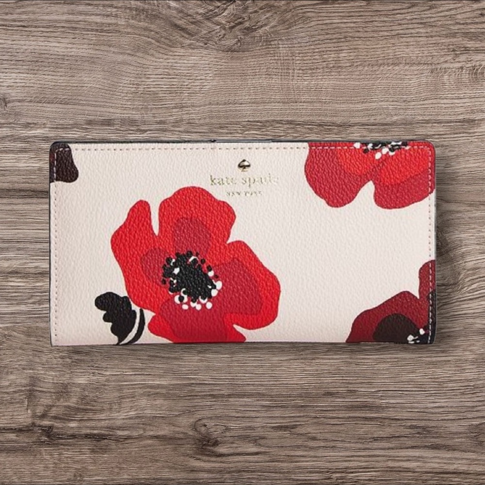 Kate spade wallet/MAKE ME AN OFFER😉